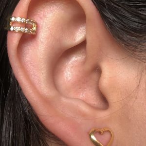 Brinco Pequeno de Coração Vazado Banhado em Ouro 18k