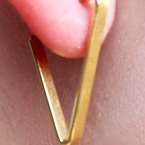 Brinco Argola de Triângulo Banhado em Ouro 18k