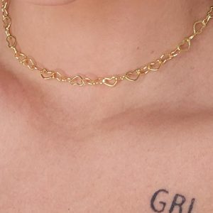 Choker com Coração Vazado Pequeno Interligado Banhado em Ouro 18k