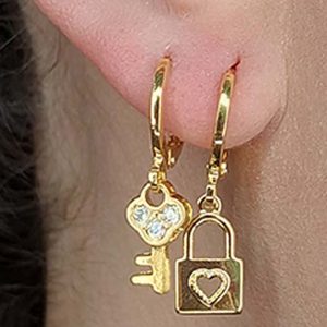 Brinco Duo Argolinha Chave e Cadeado Banhado em Ouro 18k