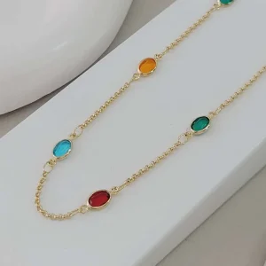 Colar com pedras coloridas folheado em ouro 18k