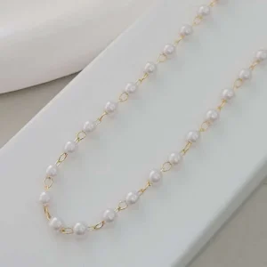 Colar em pérolas folheado em ouro 18k