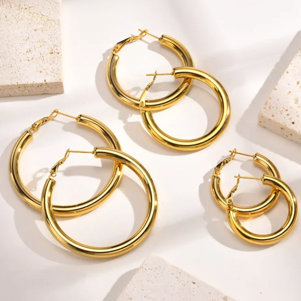 Brinco de Argola Clássico Banhado a Ouro 18K - Minimalista e Hipoalergênico (Vários Tamanhos)